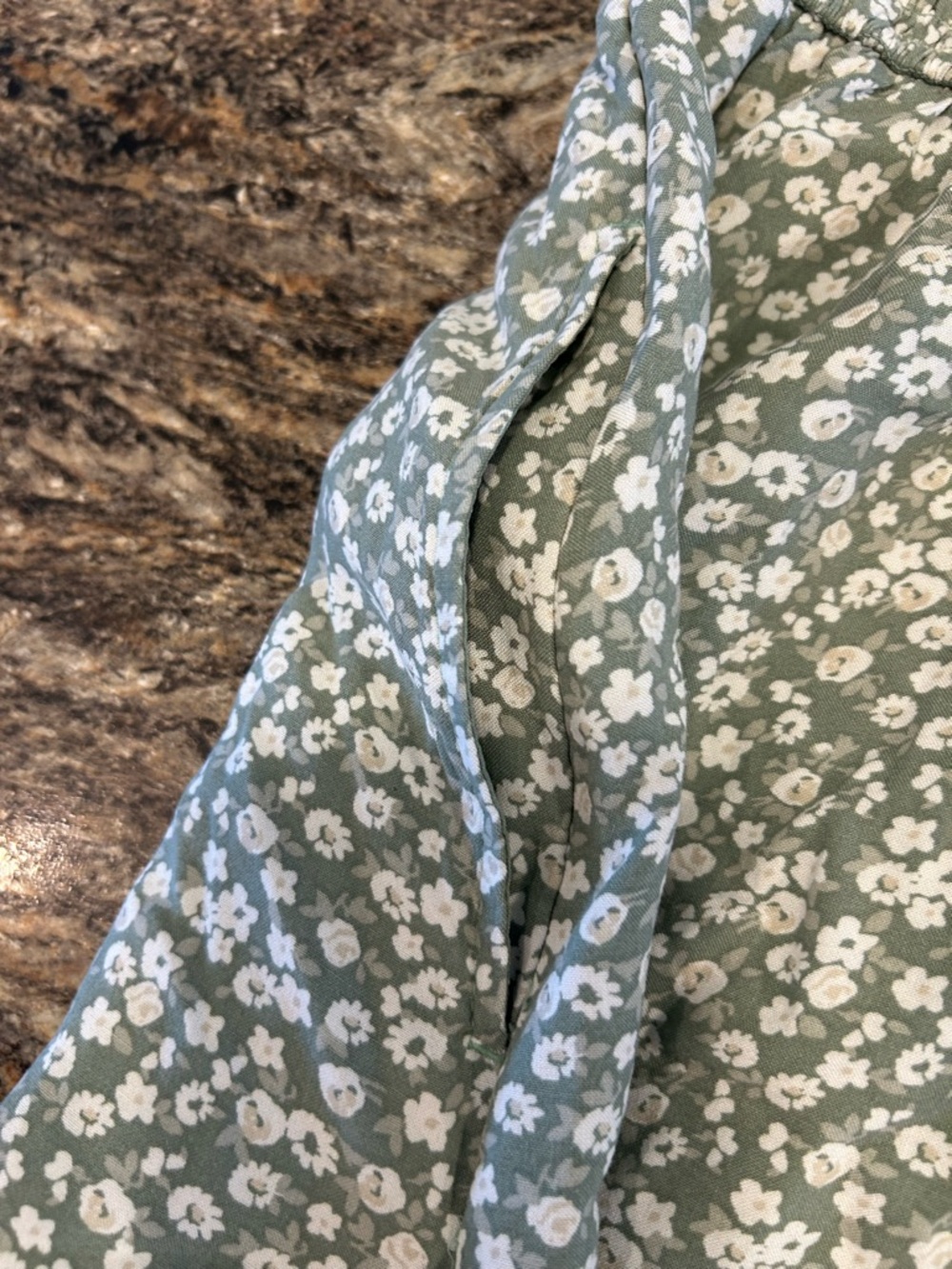 Hollister Sage Green Floral Puff-Sleeve Dress - Picture 6 of 7
